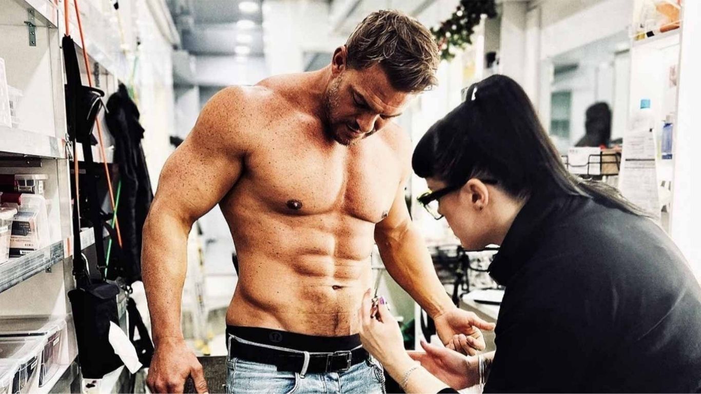Alan Ritchson Poids